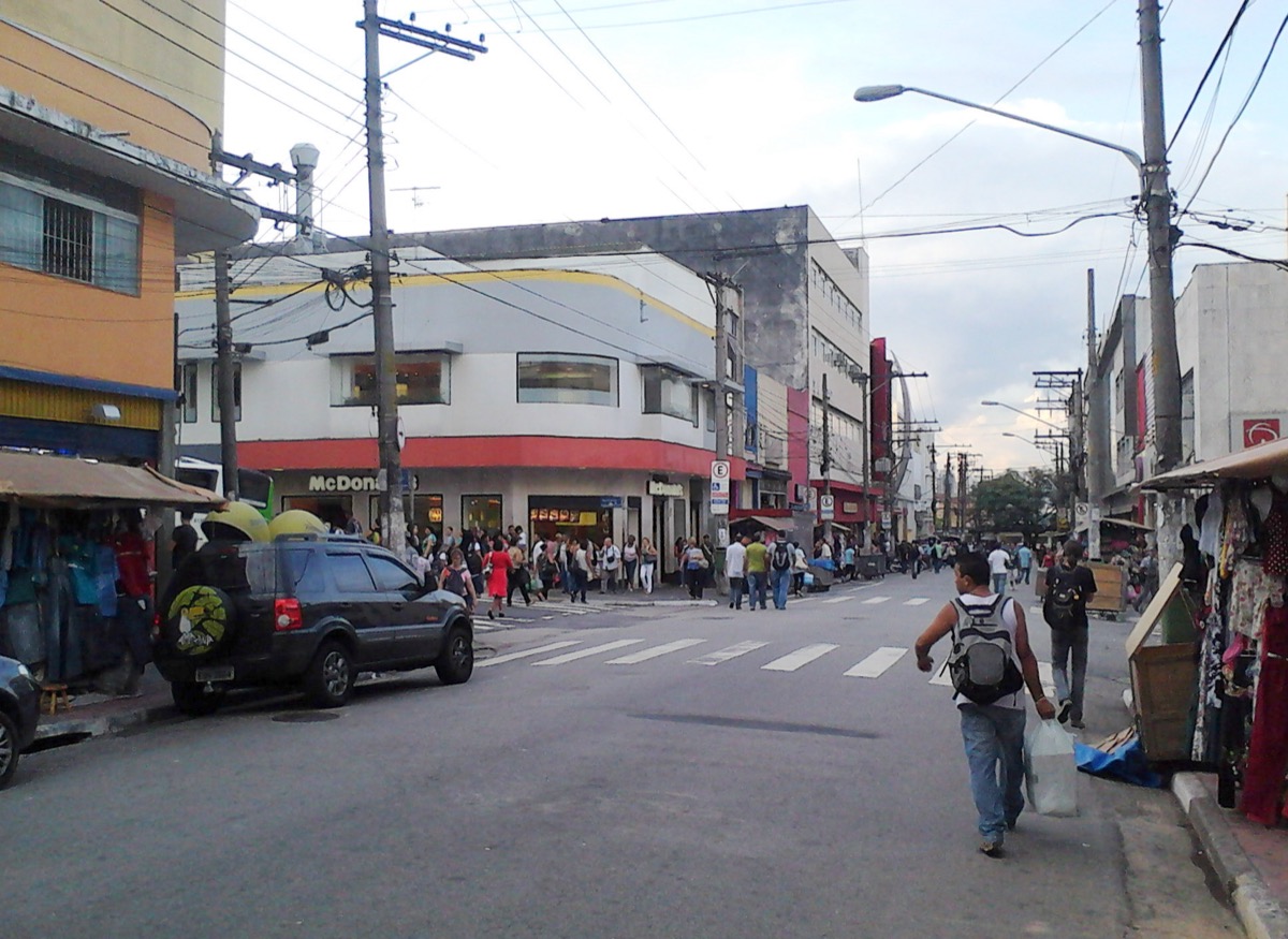 Rua Doze de Outubro, comércio da Lapa, São Paulo