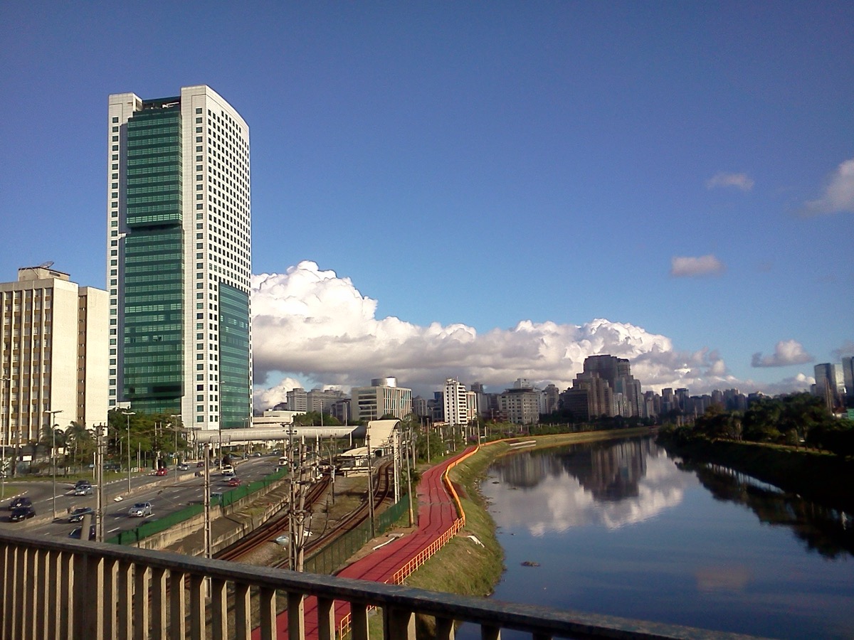 Bairro de Pinheiros ao fim da tarde, São Paulo